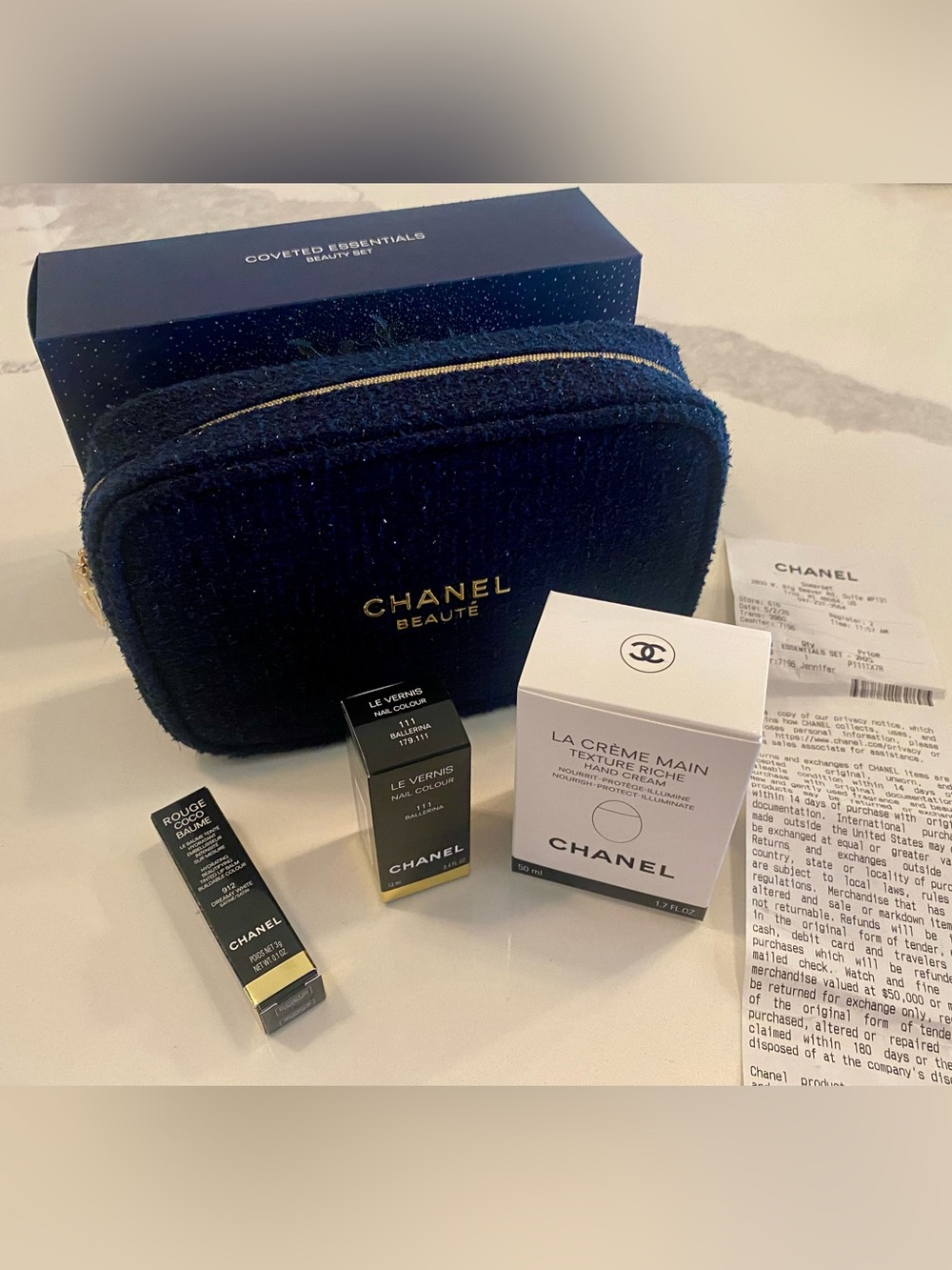 New Chanel Coveted Essentials Beauty Gift Set - Picture 5 of 8
